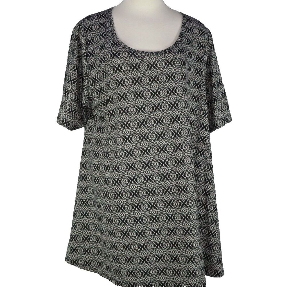 Lula Roe Blouse Top Shirt Size 3XL. Black & White Diamonds